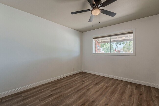 Building Photo - Three bedrooms and POOL in South Scottsdale!