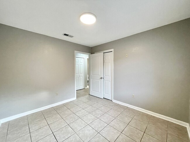 Building Photo - 14911 Central Woods