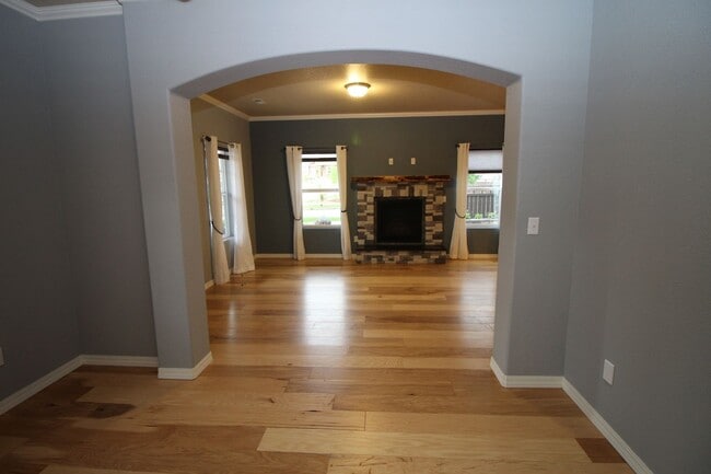 Building Photo - Beautiful 3bdrm 3bath home in Gold Hill Mesa