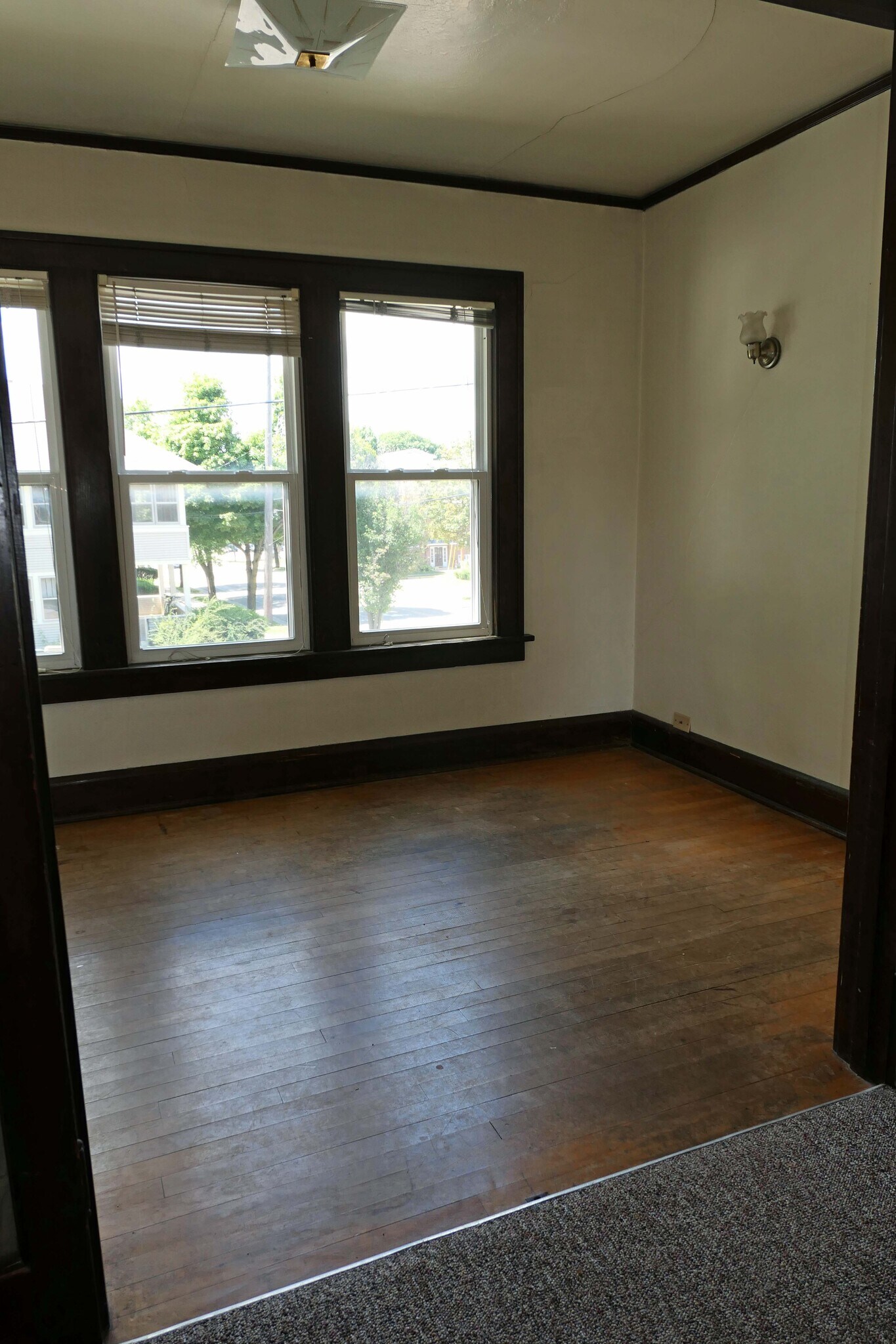 Building Photo - 1937 University Ave