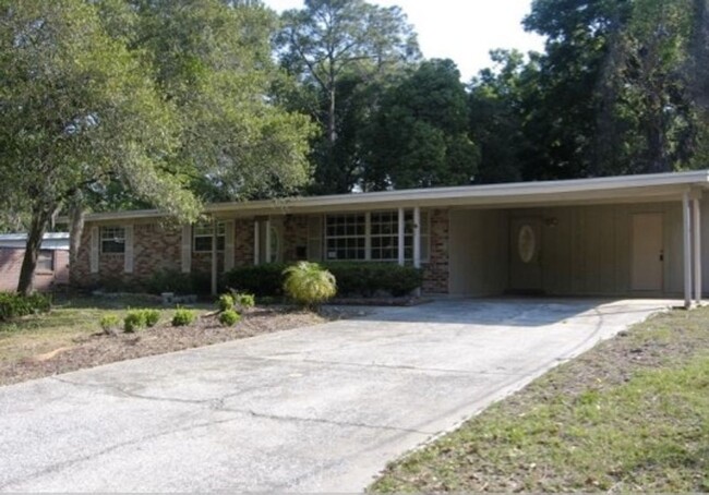 Building Photo - Charming Brick Ranch with Spacious Living ...