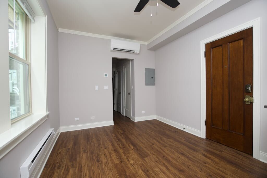 Building Photo - 640 W Wrightwood Ave