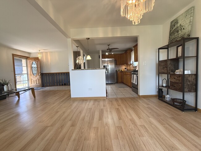 Building Photo - 6944 W 106th Pl