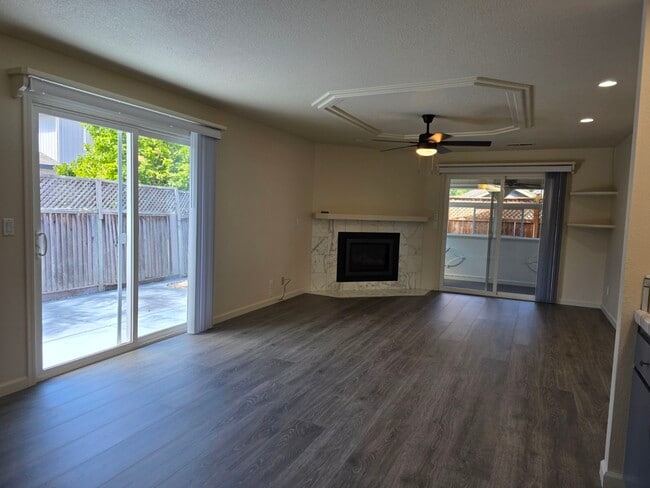 Building Photo - 4611 Harmony Pl