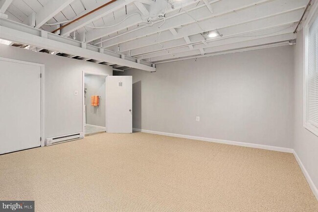 Building Photo - 1033 N Monroe St
