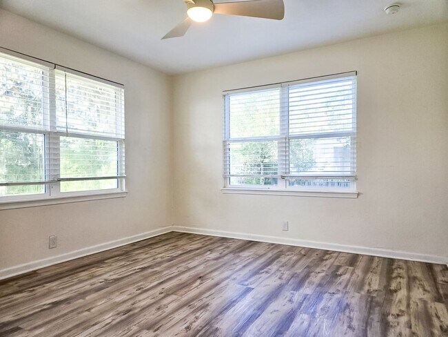 Building Photo - Beautiful 4/2 in Gainesville's Beldevere Area