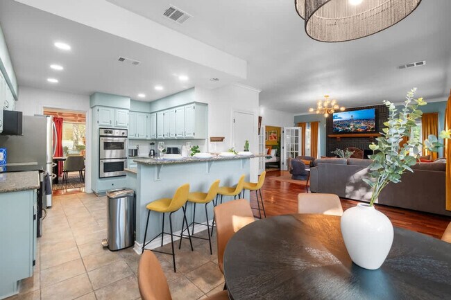 Building Photo - 13702 Yellow Oak Cir