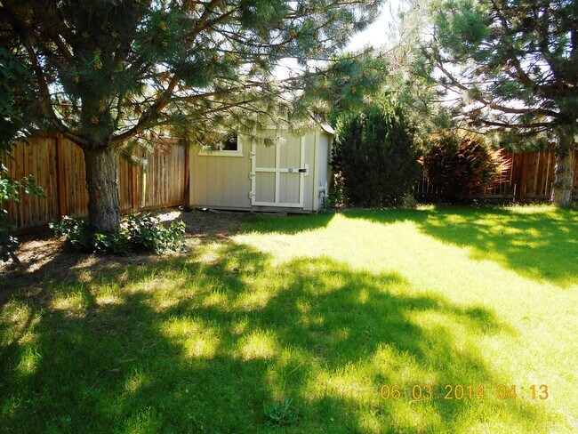 Building Photo - 4 Bedroom Home w/ Office $750 First momth