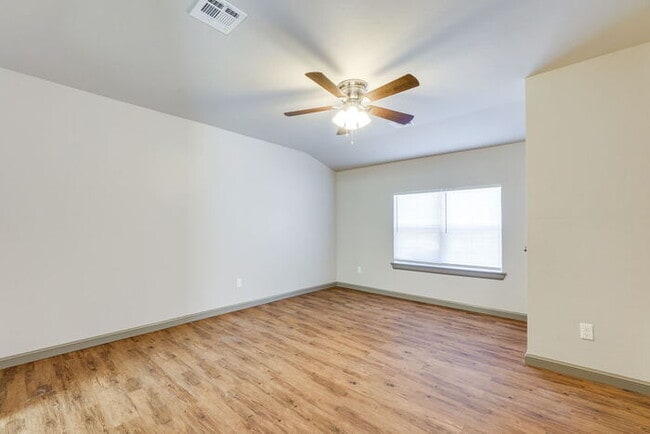 Building Photo - 2412 NW 40th St