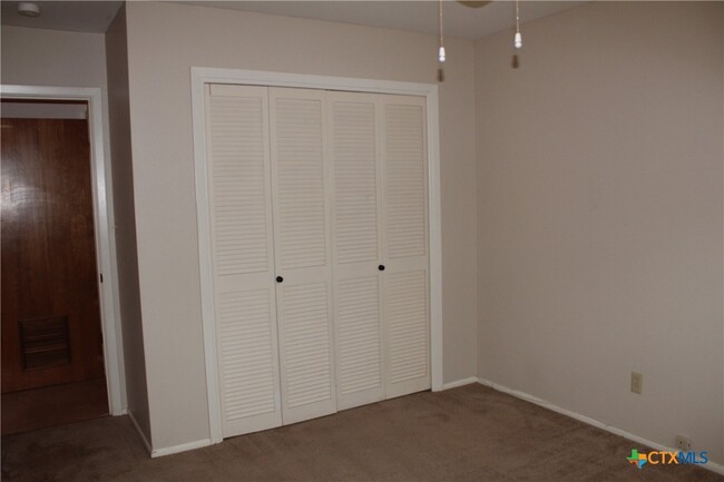 Building Photo - 525 Beverly Ln