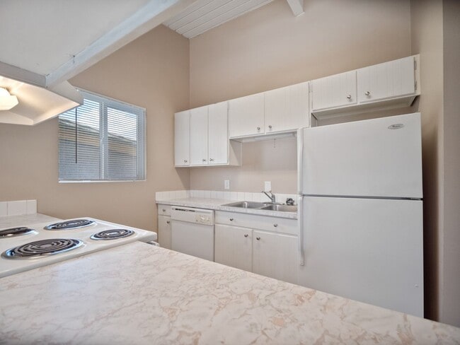 Building Photo - RENOVATED 2BD/1BA MILLWOOD APARTMENT | A/C | COVERED PARKING | PET FRIENDLY | AVAIL 5/1/26