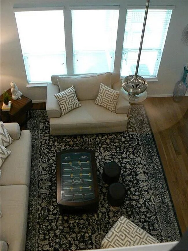 Building Photo - Coming Soon 4BR/2.5BA w/ Fenced Yard + Assigned Parking in Round Rock, TX