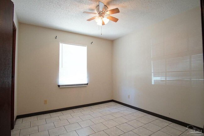 Building Photo - 6498 Colonial Dr