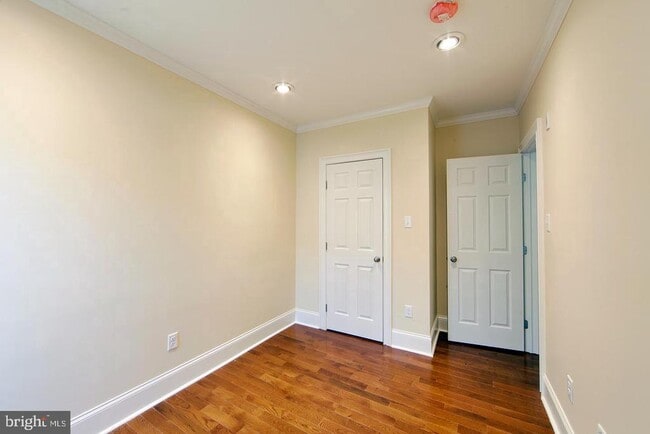 Building Photo - 335 W Girard Ave
