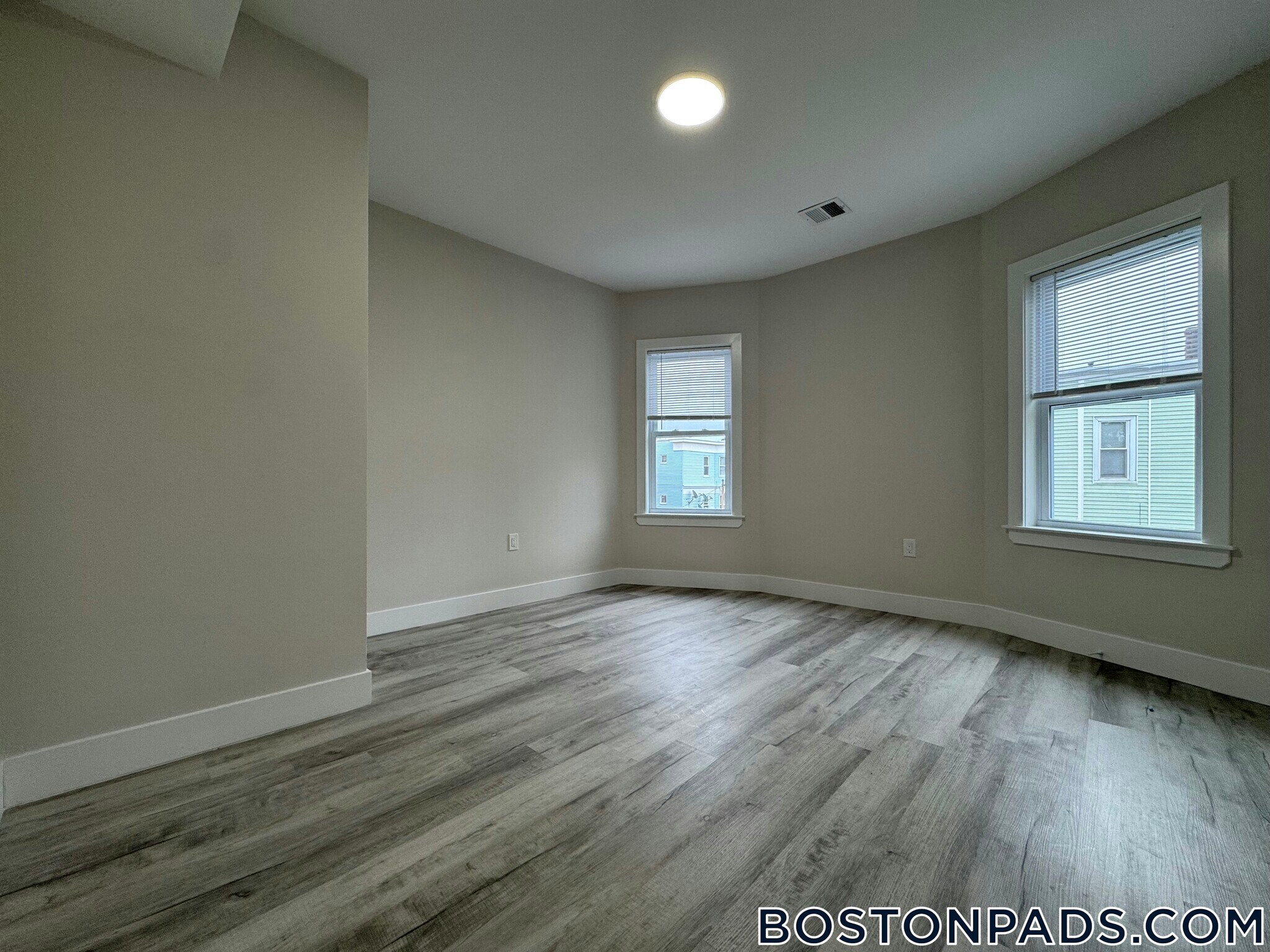 Building Photo - 10 Cawfield St