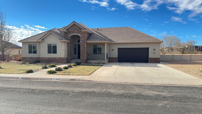 Building Photo - Stunning 5-Bedroom 3.5-Bathroom Home