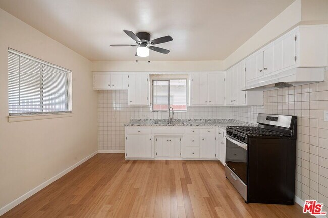 Building Photo - 414 E Dryden St