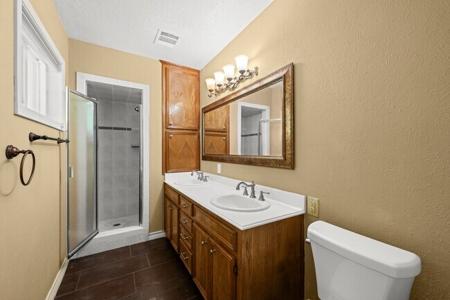 Building Photo - 616 Cannan Dr