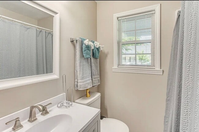 Building Photo - 208 E Columbus St