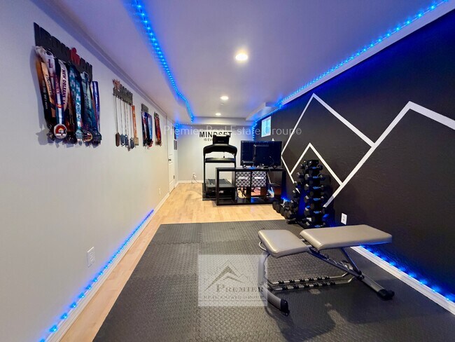 Building Photo - 1122 Pike Dr