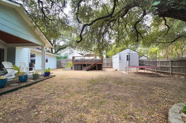 Building Photo - 4600 Pelham Dr