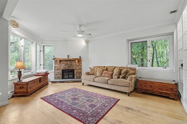 Building Photo - 811 Eagle Bay Dr