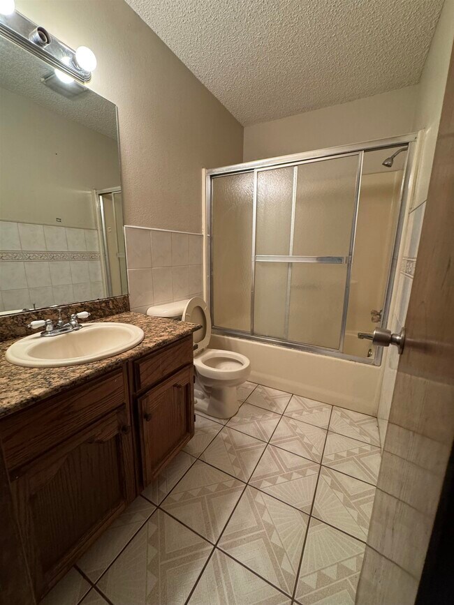 Building Photo - 404 Venado Ct