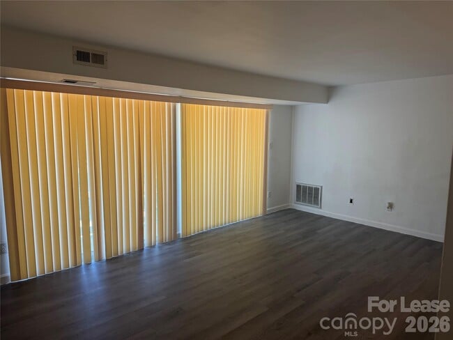 Building Photo - 9333 Old Concord Rd