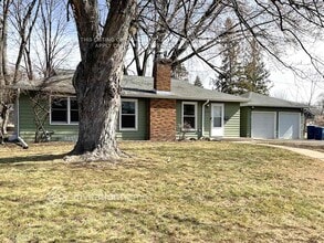 Building Photo - 2940 Orchard Ave N