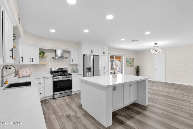 Building Photo - 301 N 87th St