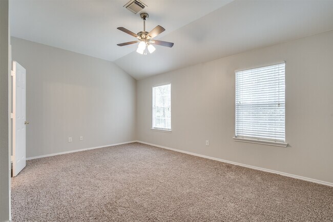 Building Photo - 6 Yarrow Ct