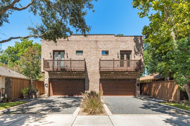 Primary Photo - 819 Algregg St