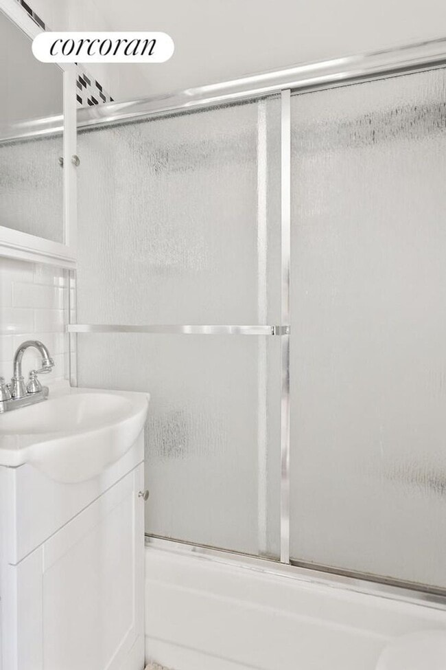 Building Photo - 117 Roebling St