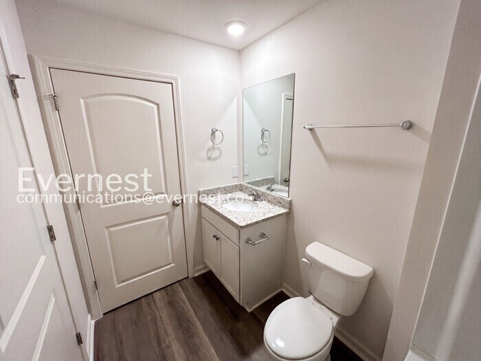 Building Photo - 209 Maple Spring Trl