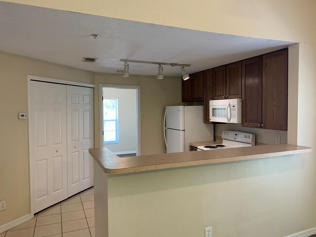 Building Photo - 10248 Regent Park Dr