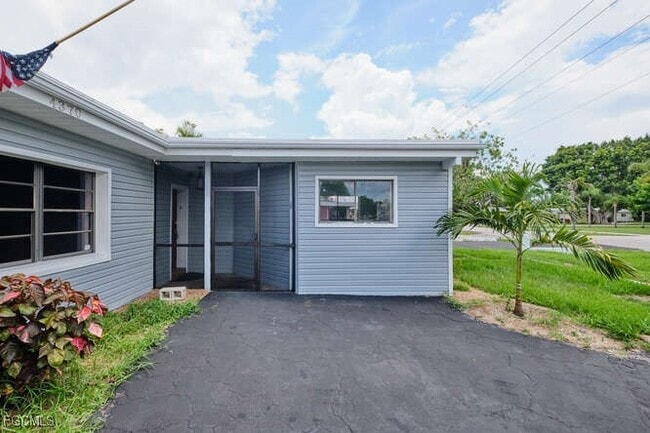 Building Photo - 4370 Deleon St