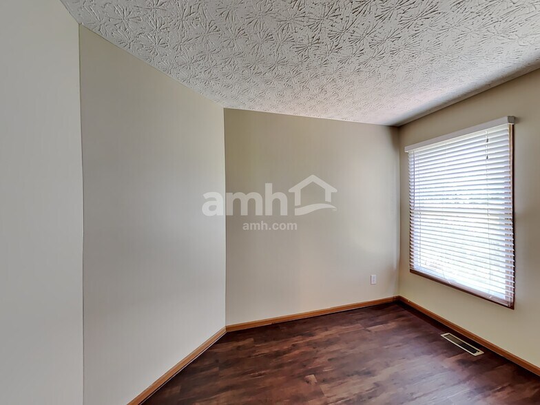 Building Photo - 2649 Cross Creek Ave