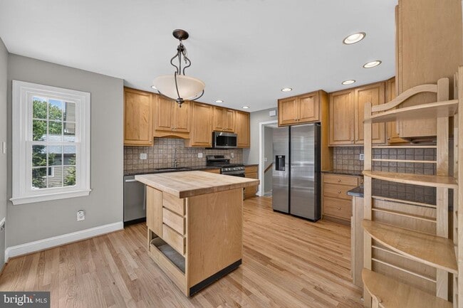 Building Photo - 6443 Walters Woods Dr