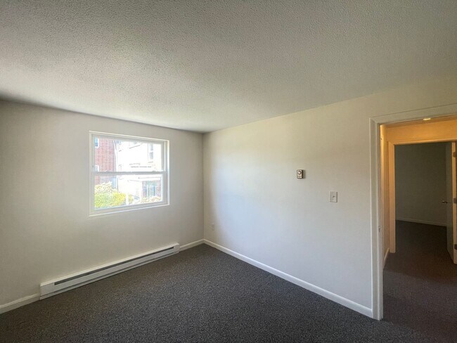 Building Photo - 173 Loudon Rd