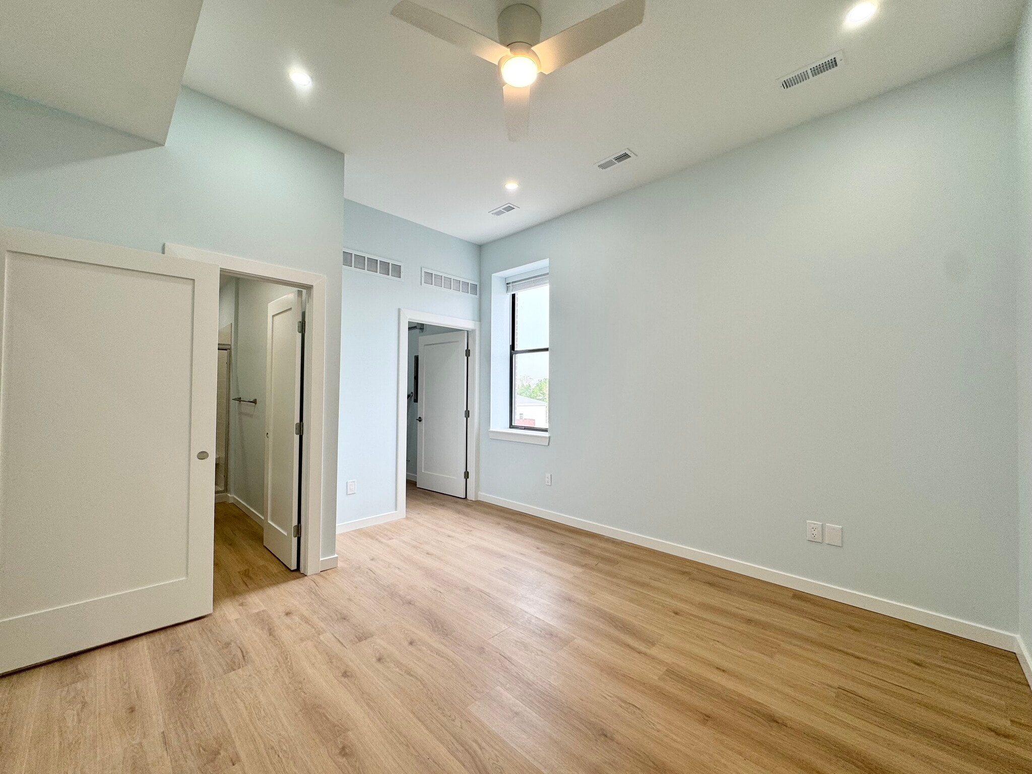 Building Photo - 517 Gillis St