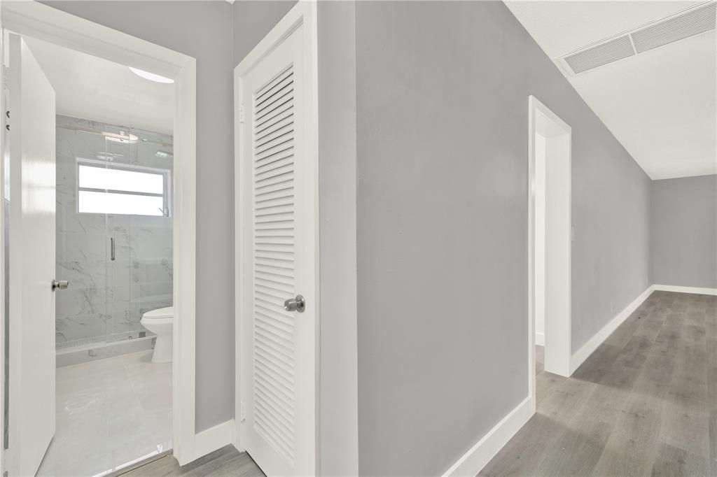 Building Photo - 2864 NE 32nd St