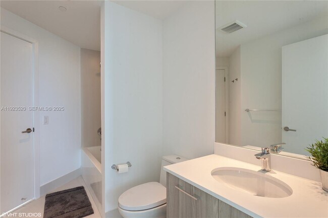 Building Photo - 501 NE 31st St