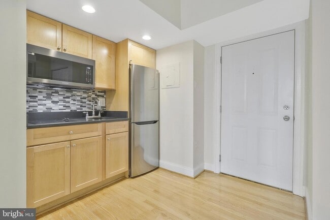 Building Photo - 1701 16th St NW