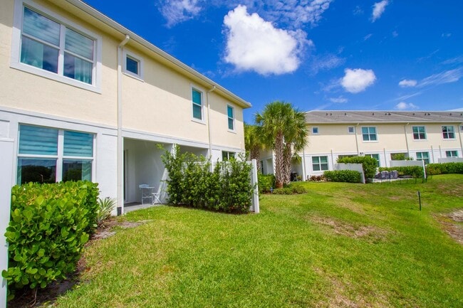 Building Photo - 587 Sanderling Cir
