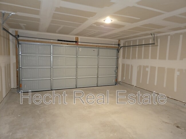 Building Photo - 968 Creek