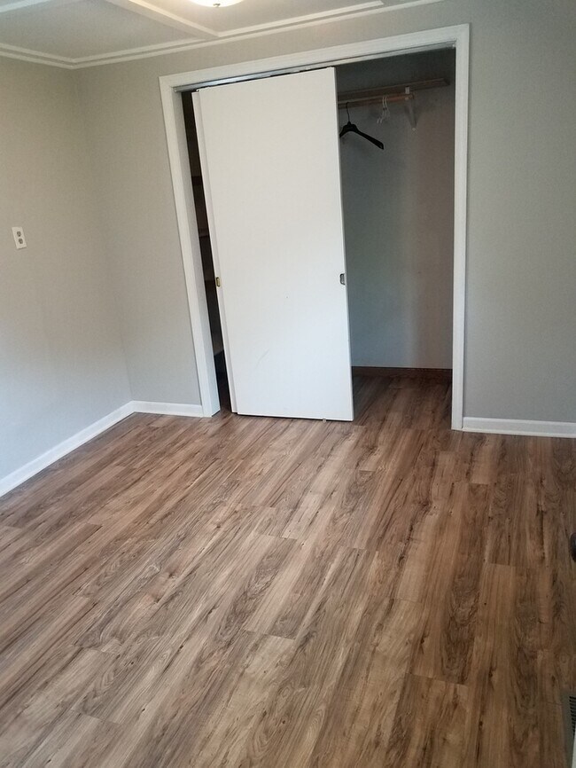 Building Photo - Beautifully rehabbed property