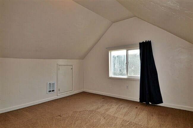 Building Photo - Spacious South Tacoma Home with Modern Updates & Fenced Yard