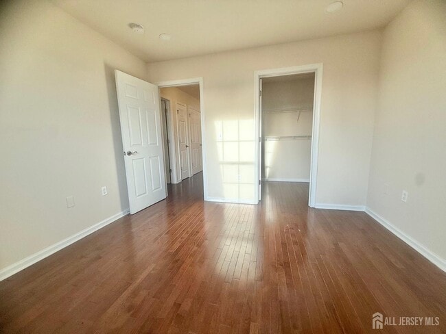 Building Photo - 33 Blair St