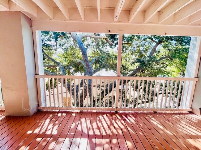 Building Photo - 232 4th St N