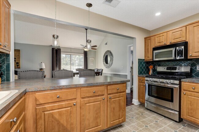 Building Photo - 16 Juneau Ct